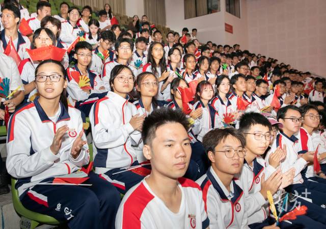广东工业大学学生。