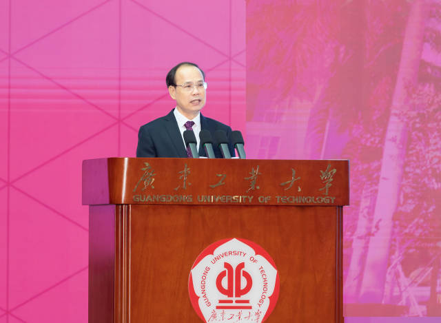 广东工业大学校长邱学青。