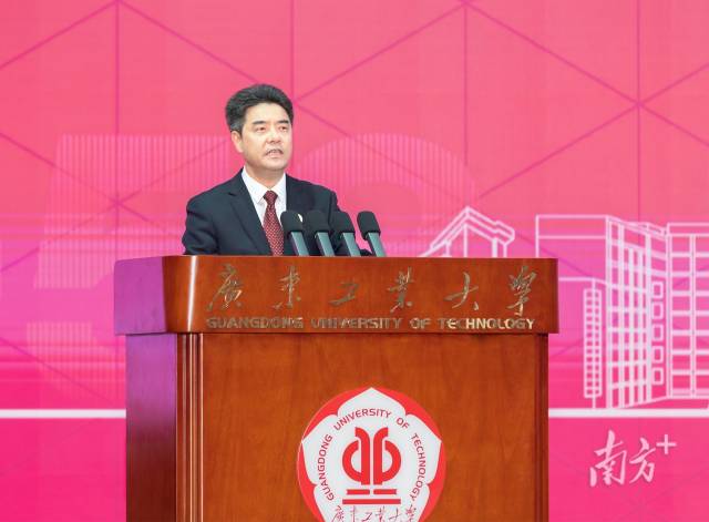 广东工业大学党委书记胡钦太。 